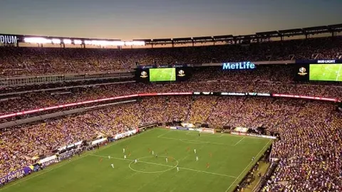 “樊振东强势打法引领乒乓球变革，国际乒联盛赞人民日报体育微博报道”