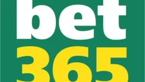 “2021／22赛季欧冠1／4决赛首回合：比利亚雷亚尔1-0险胜拜仁，丹朱马一箭定江山，莱万全场哑火”